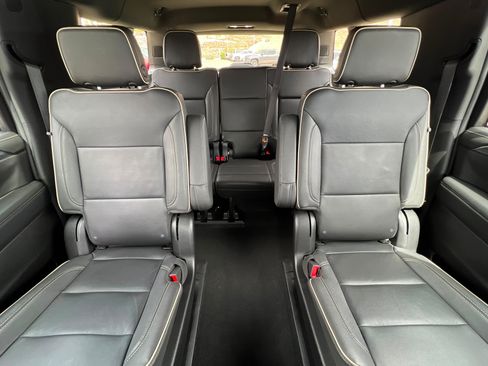 Used 2024 GMC Yukon XL SLT w/ SLT Luxury Package AWD/4WD image 27