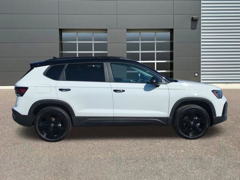 New 2026 Volkswagen Taos SE image 8