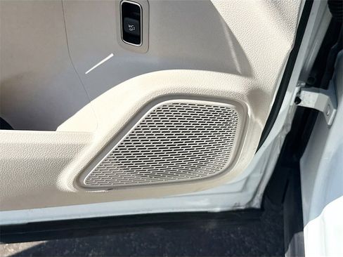 Used 2025 Mercedes-Benz GLB 250 image 20