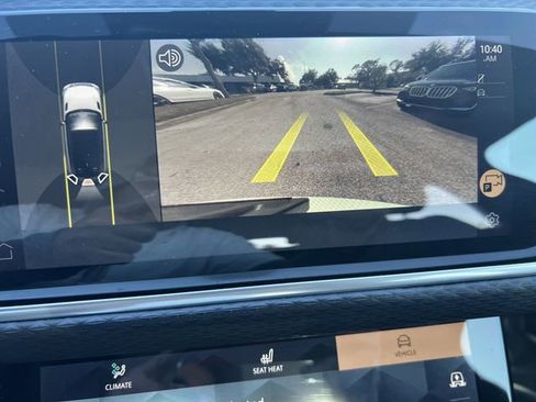 Used 2022 Land Rover Range Rover Velar R-Dynamic S image 24