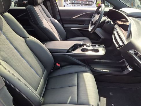 Used 2026 Cadillac Lyriq V AWD/4WD image 21