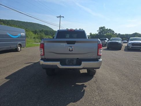 Used 2024 RAM 2500 Tradesman w/ Chrome Appearance Group AWD/4WD image 9