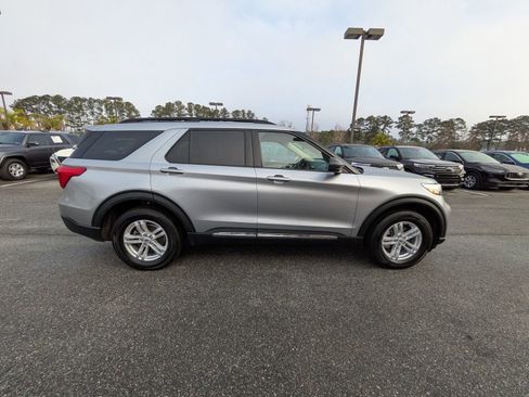 Certified 2023 Ford Explorer XLT w/ Equipment Group 202A image 3