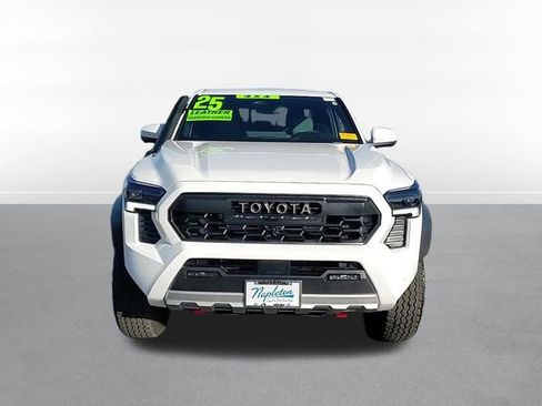 Used 2025 Toyota Tacoma Trailhunter image 2