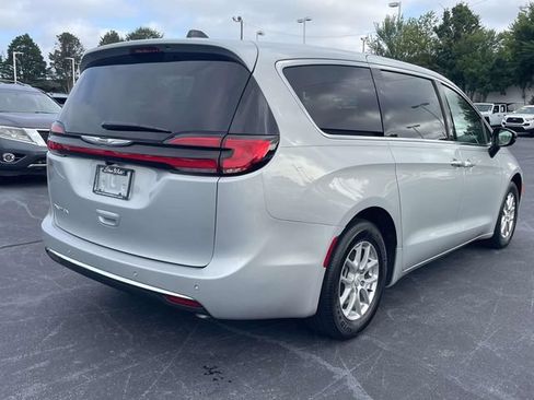 Used 2026 Chrysler Pacifica Select FWD image 7