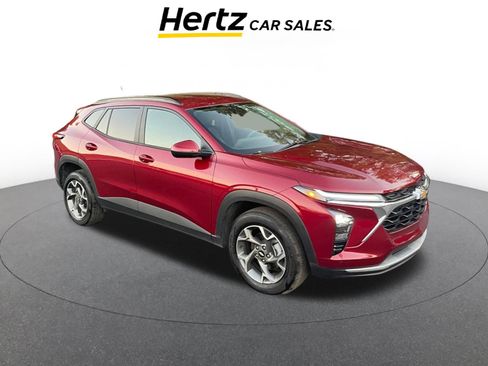 Used 2025 Chevrolet Trax LT image 1