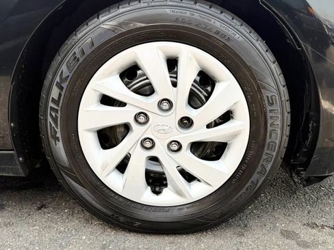 Used 2020 Hyundai Elantra SE FWD image 43