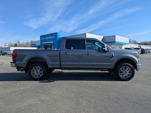 Used 2022 Ford F250 Lariat w/ Lariat Value Package image 4