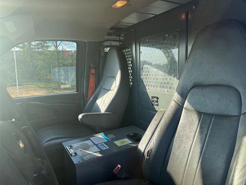 Used 2015 Chevrolet Express 2500 image 15