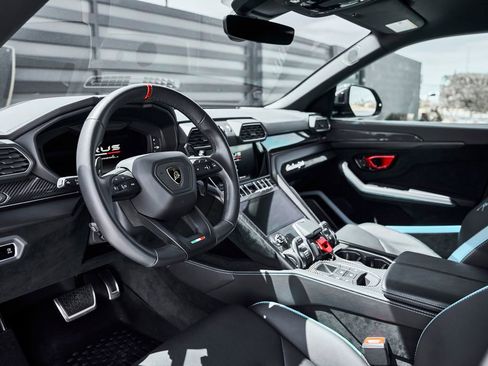 Used 2024 Lamborghini Urus Performante AWD/4WD image 2