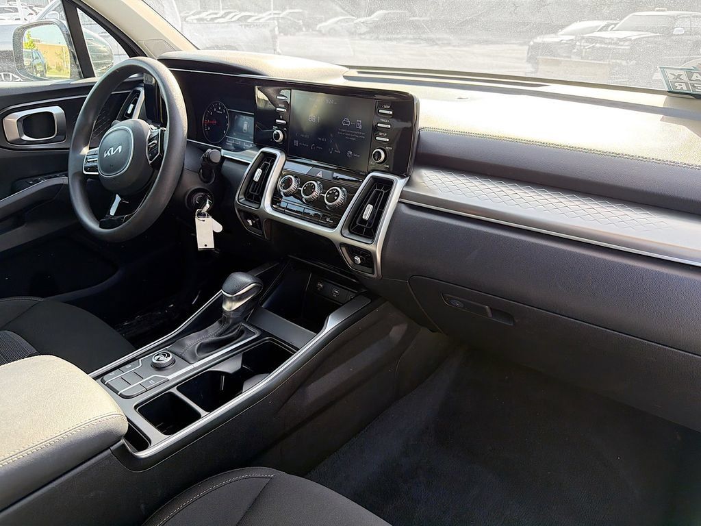 Used 2022 Kia Sorento LX FWD image 33