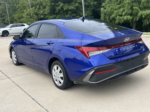 Used 2024 Hyundai Elantra Blue FWD image 7