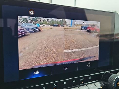 Used 2023 Chevrolet Colorado LT w/ LT Convenience Package II image 13