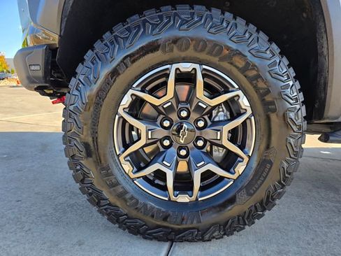 Used 2025 Chevrolet Colorado ZR2 w/ Technology Package image 32