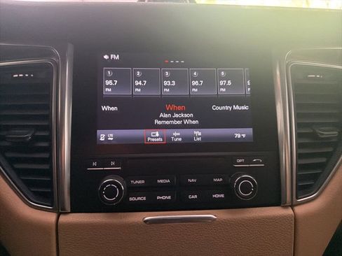 Used 2018 Porsche Macan S AWD/4WD image 38