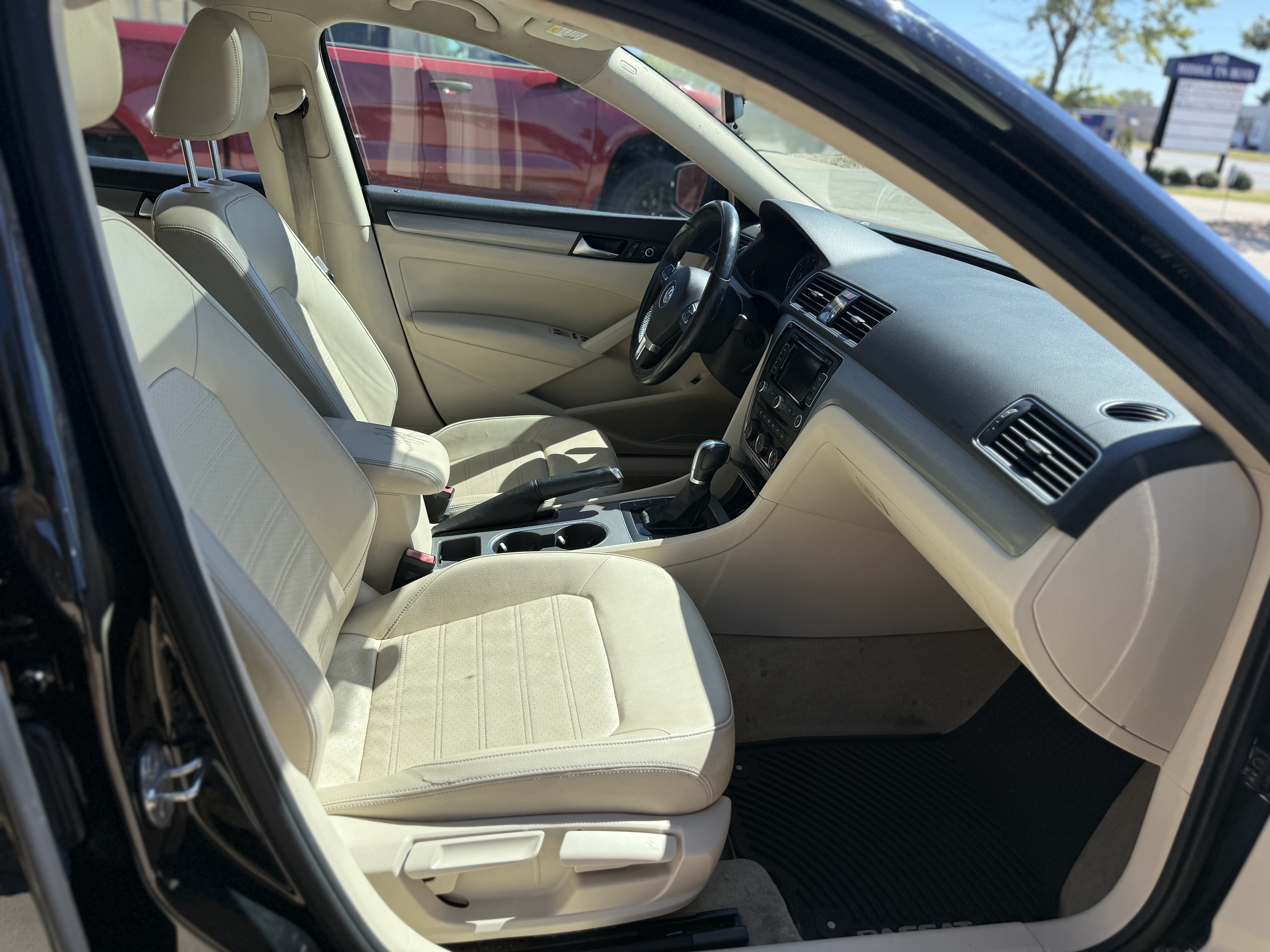 Used 2015 Volkswagen Passat 1.8T SE FWD image 14