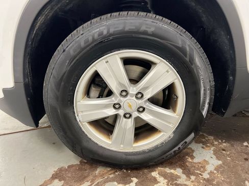 Used 2020 Chevrolet Trax LS AWD/4WD image 26