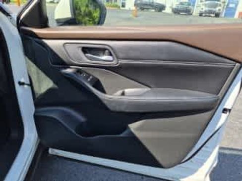 Used 2023 Nissan Rogue SL w/ SL Premium Package AWD/4WD image 35