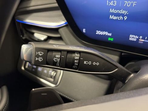 Used 2025 Buick Enclave Sport Touring image 31