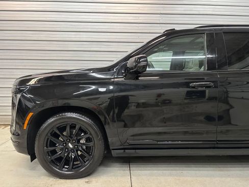 Used 2025 Cadillac Escalade Sport Platinum AWD/4WD image 3