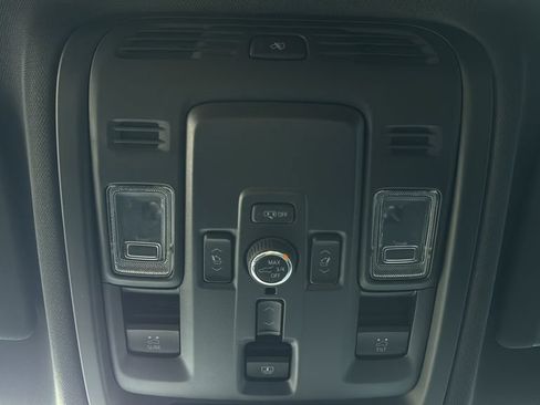 Used 2025 GMC Yukon XL AT4 w/ AT4 Premium Package AWD/4WD image 35