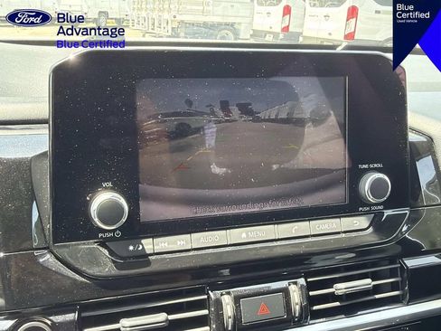 Used 2024 Nissan Pathfinder SV FWD image 29
