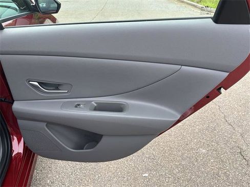 New 2025 Hyundai Elantra SEL image 16