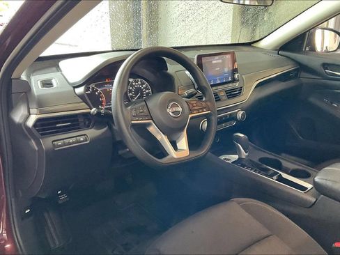Used 2025 Nissan Altima 2.5 SV FWD image 4