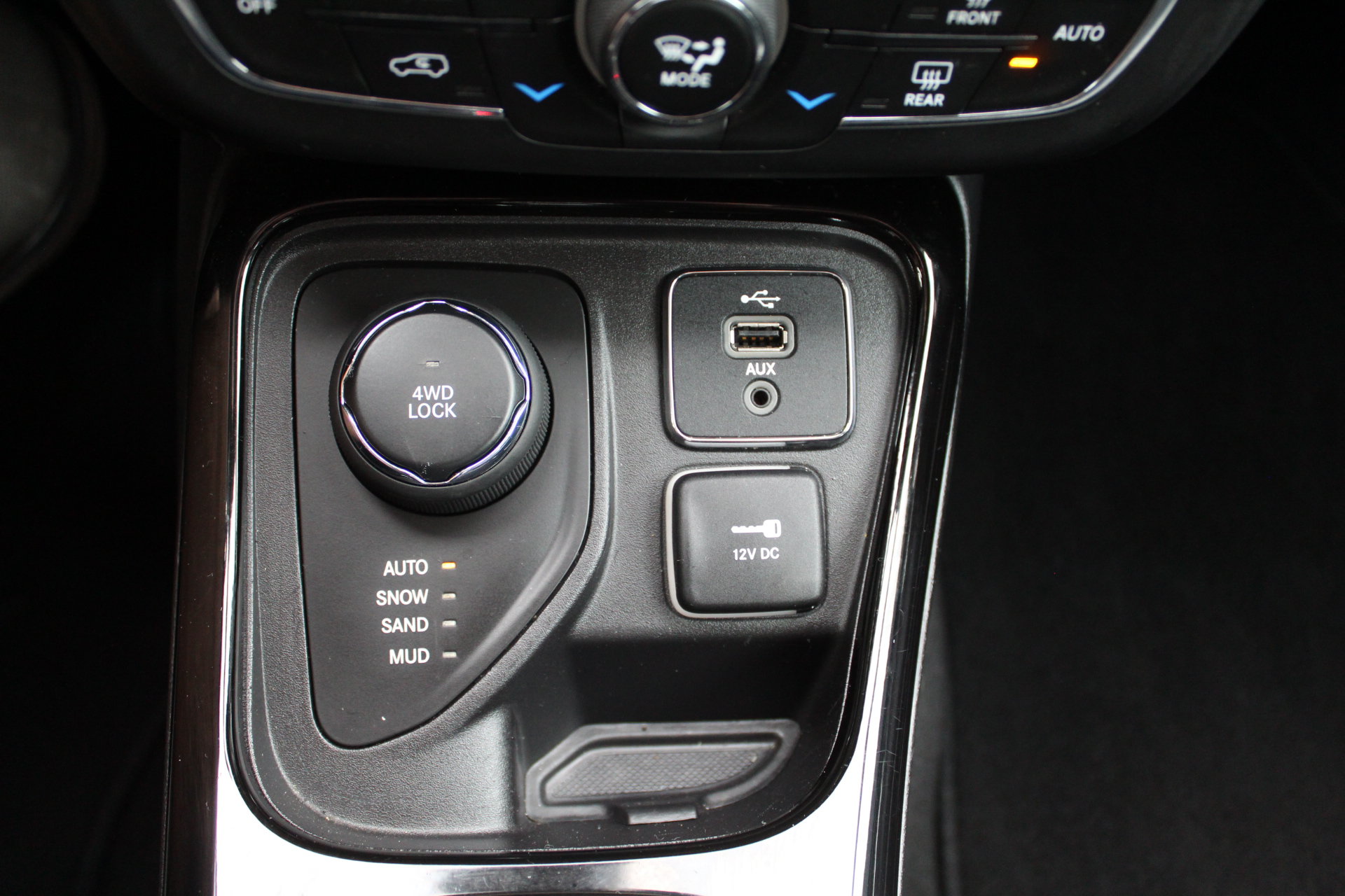 Used 2018 Jeep Compass Limited w/ Navigation Group AWD/4WD image 41