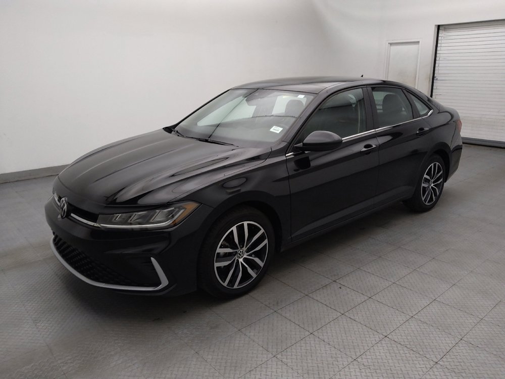 Used 2025 Volkswagen Jetta SE FWD image 2