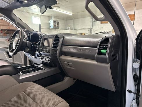 Used 2019 Ford F250 XLT w/ XLT Premium Package AWD/4WD image 47