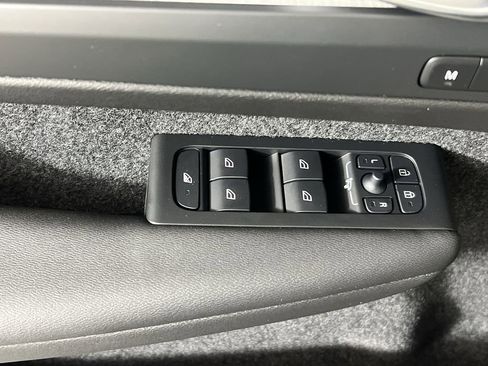 Certified 2025 Volvo XC40 B5 Plus w/ Protection Package Premier image 17