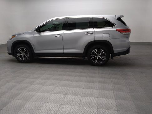 Used 2019 Toyota Highlander LE FWD image 3