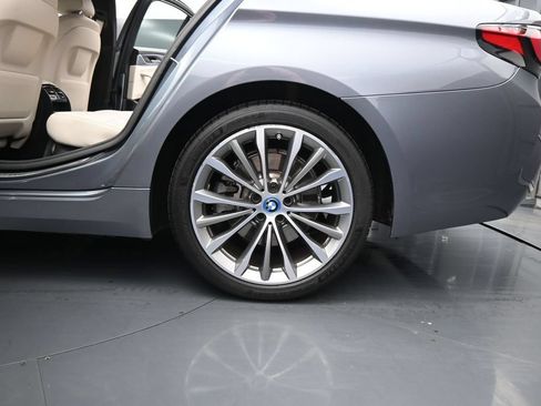 Used 2022 BMW 530e w/ Convenience Package RWD image 17