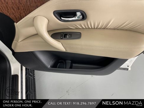 Used 2017 Nissan Armada Platinum w/ Interior Lighting Package image 45