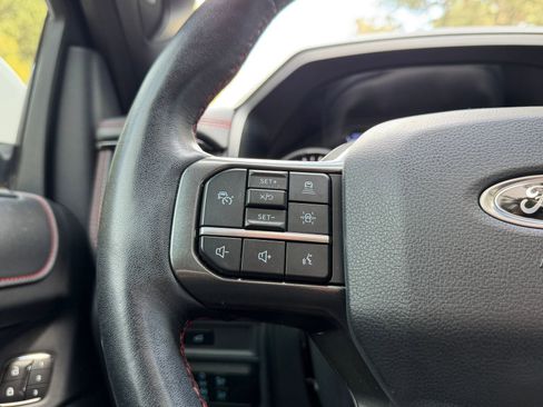 Used 2023 Ford Expedition Limited image 24