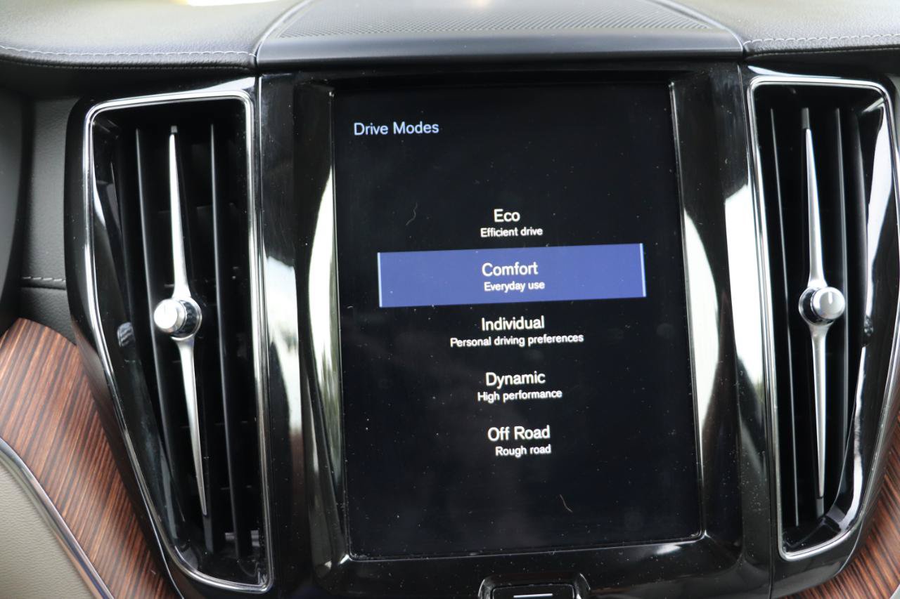 Used 2019 Volvo XC60 T6 Inscription w/ Protection Package Premier AWD/4WD image 16