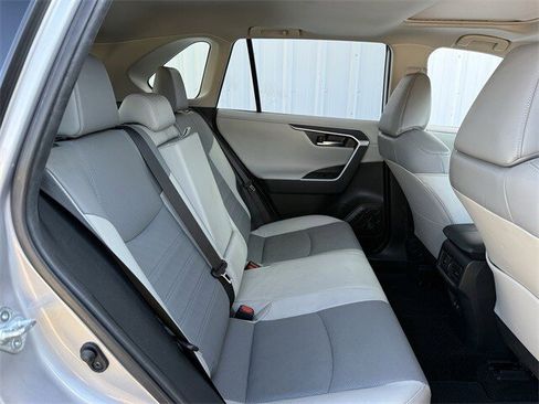 Used 2020 Toyota RAV4 Limited image 32