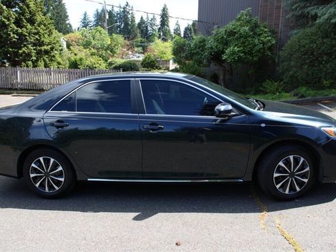 Used 2014 Toyota Camry LE FWD image 12