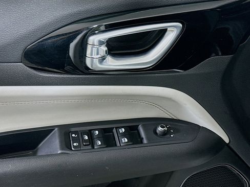 Used 2025 Jeep Compass Limited image 15