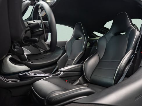 Used 2023 McLaren GT RWD image 9