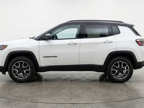 Used 2025 Jeep Compass Trailhawk AWD/4WD image 5