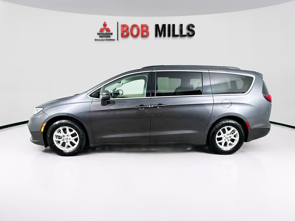 Used 2022 Chrysler Pacifica Touring-L FWD image 4