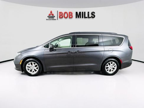 Used 2022 Chrysler Pacifica Touring-L FWD image 4