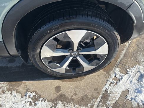 Certified 2025 Volvo XC40 B5 Plus image 16