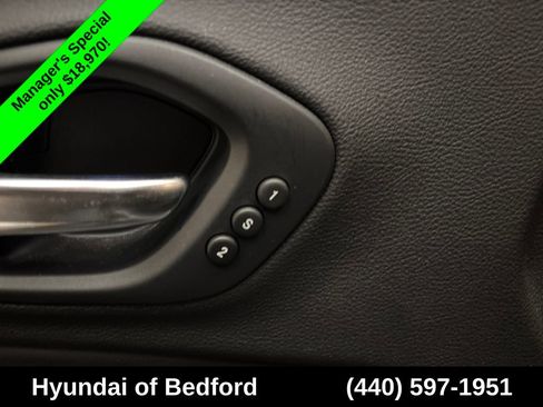 Used 2019 Jeep Cherokee Limited FWD image 12