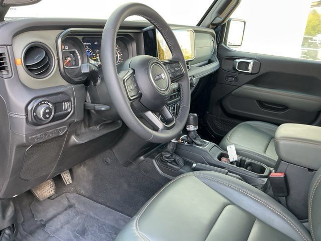 Used 2025 Jeep Gladiator Mojave AWD/4WD image 19
