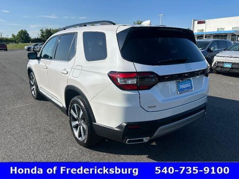 Certified 2025 Honda Pilot Elite image 3