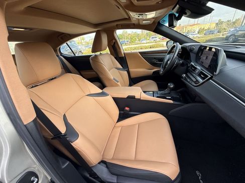 Used 2025 Lexus ES 350 w/ Premium Package FWD image 16