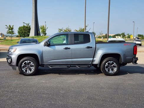 Used 2022 Chevrolet Colorado Z71 w/ Safety Package AWD/4WD image 2